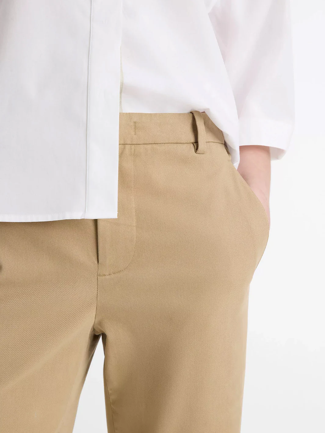 Avery Mid-Rise Italian Stretch-Cotton Chino Pant in Desert - Image 4