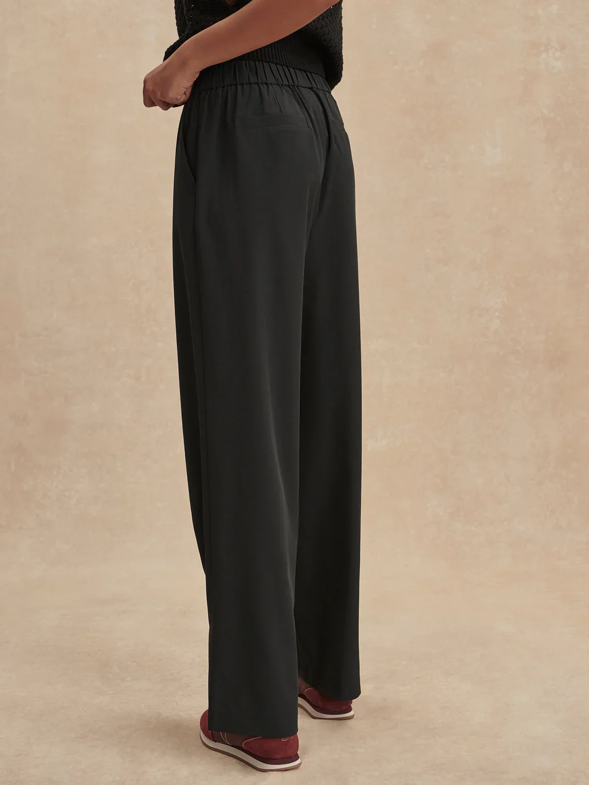 Kayson Wide-Leg Pant in Black - Image 4